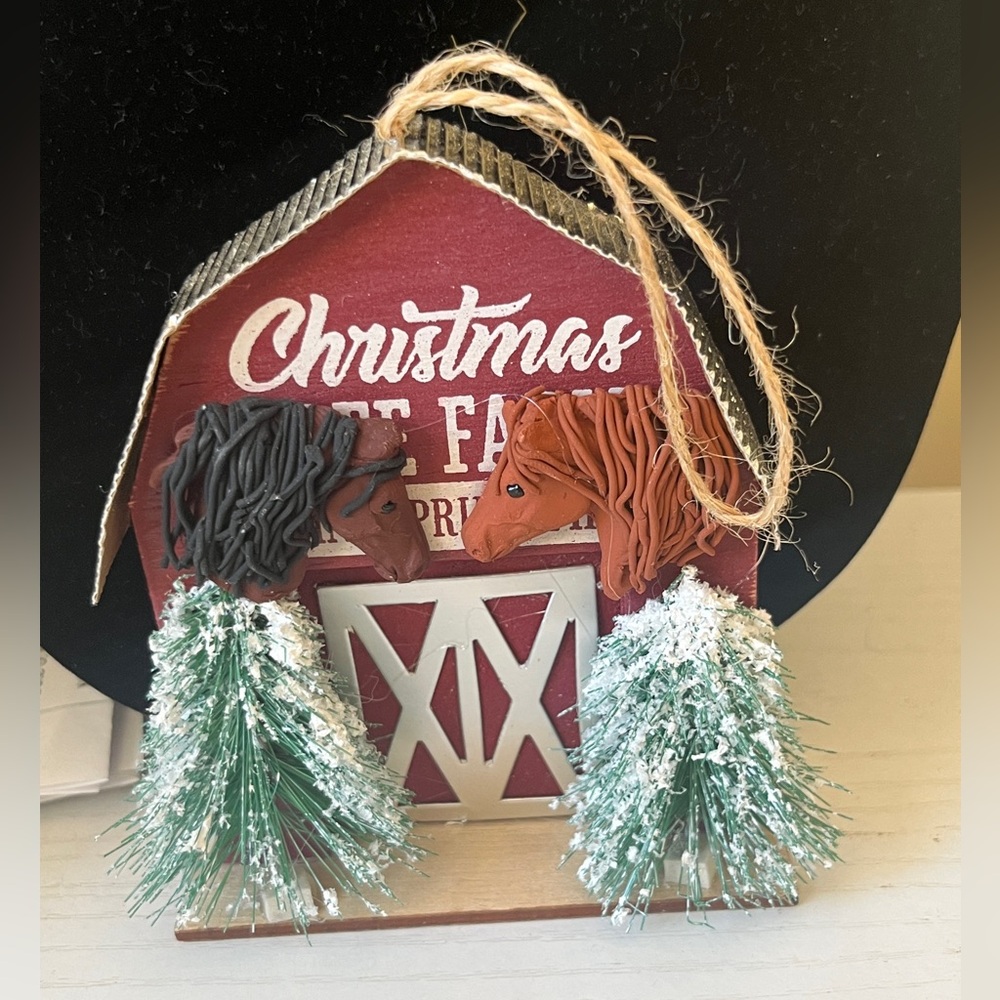 Winter Horse Orname Bay & Chestnut - Picture 2 of 2